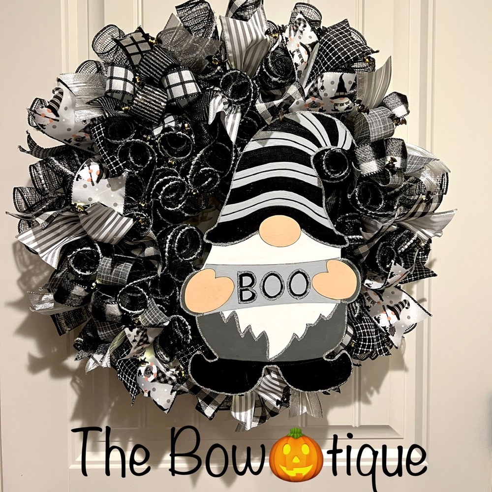 Handmade 23 in Halloween Wreath Boo Witch Gnome LED Lighted W2